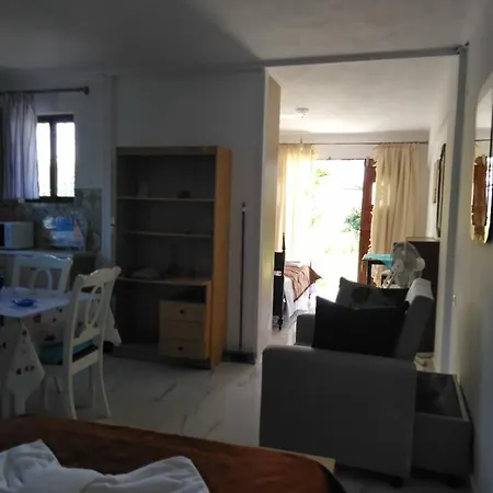 Sissy Apartments By The Sea Nikiana Exterior foto
